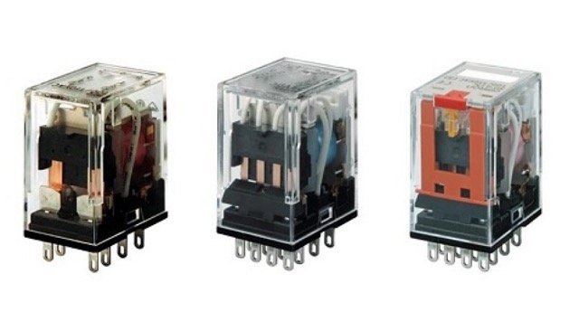 Các rơ le trung gian thực hiện nhiệm vụ kiểm soát, điều khiển các thiết bị điện khác